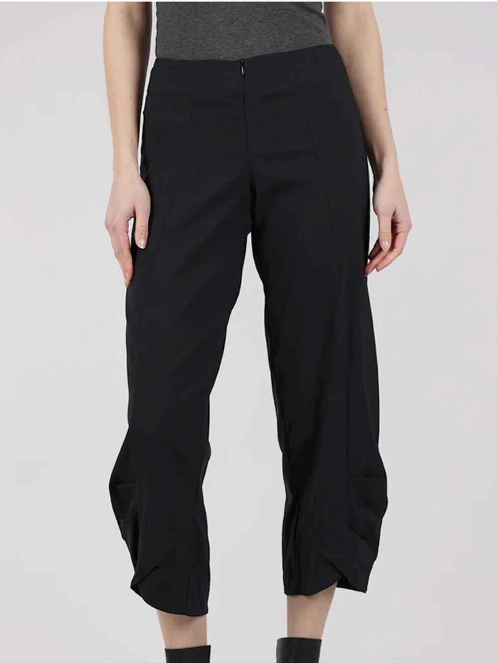 Porto Sherif Black Cropped Pants Ruched Ankles Zip Front size 1 US 6 USA Made